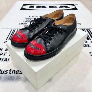 UNISEX - Charlotte Olympia Kiss Me Lips Black Leather Low Top Sneakers